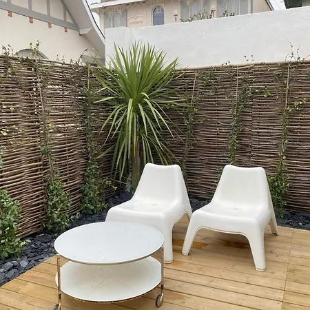 Spacious House With Greenery Terrace And Garden Holiday home