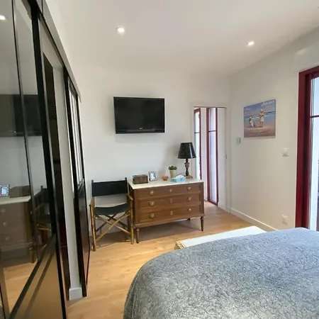 Spacious House With Greenery Terrace And Garden Holiday home *