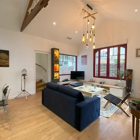 Spacious House With Greenery Terrace And Garden Holiday home
